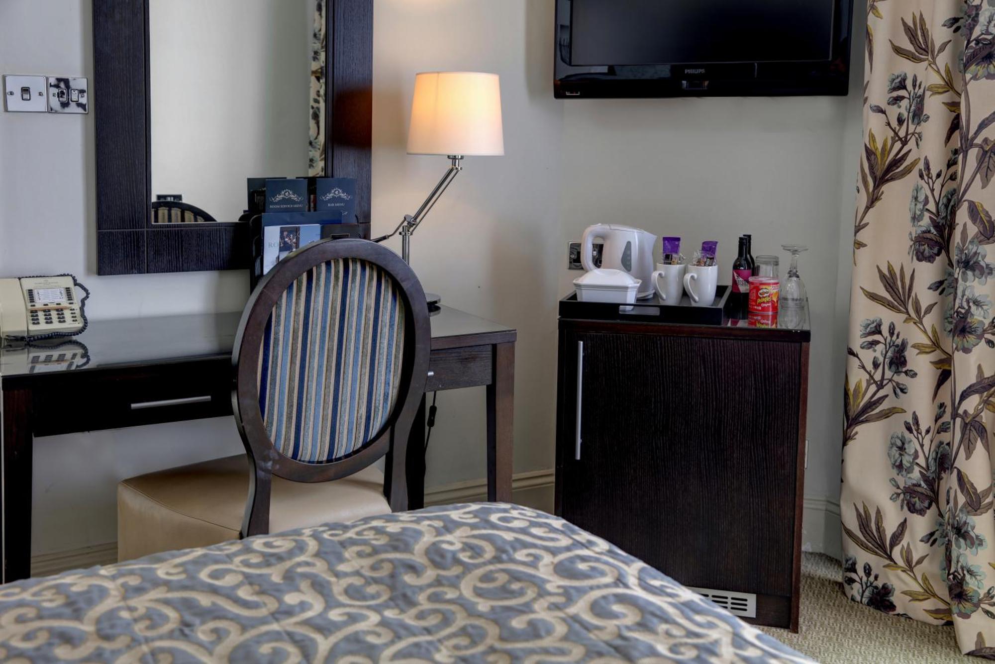 Small Double Room Mini Double Bed
