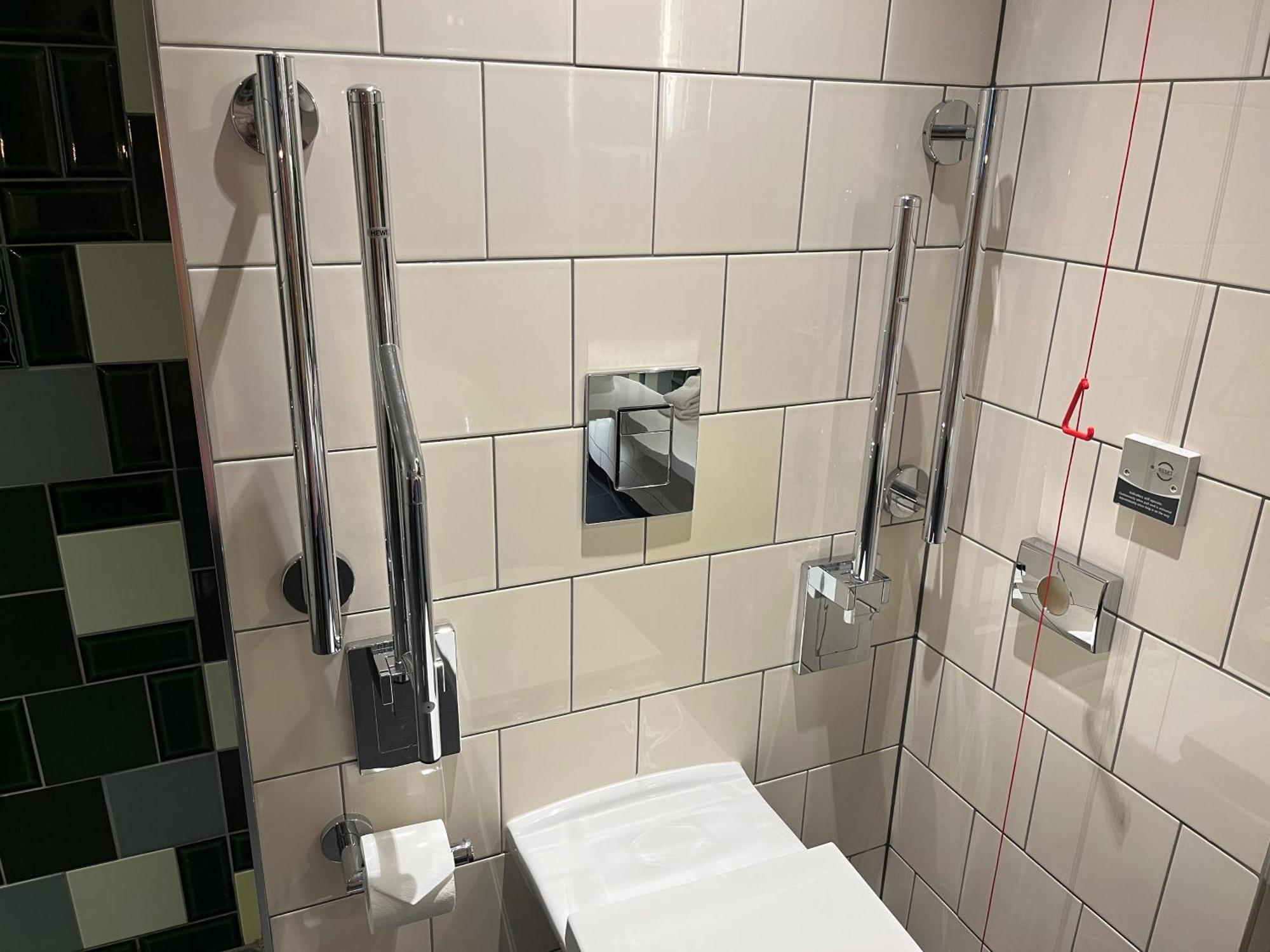 Standard Queen Room Accessible