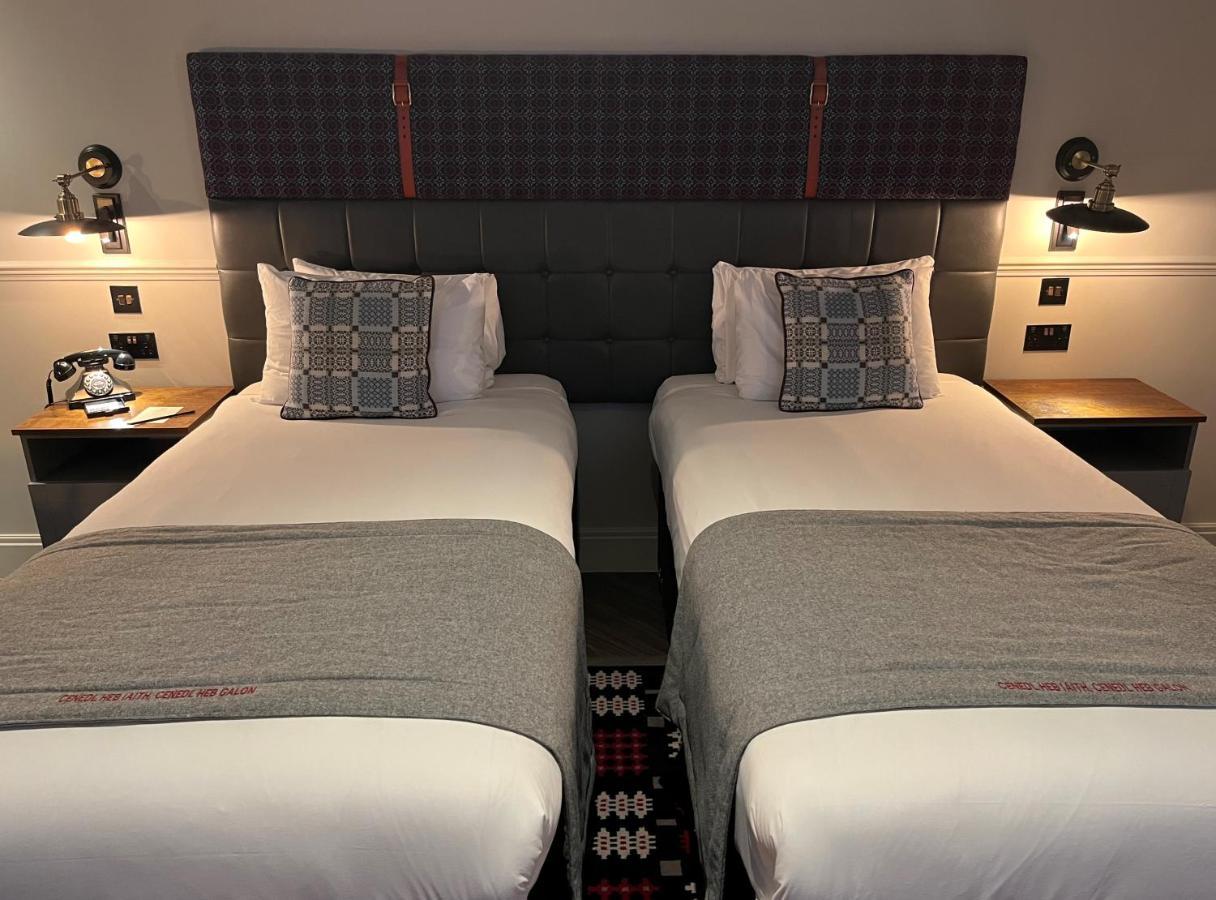 Standard Twin Room Two Twin Beds