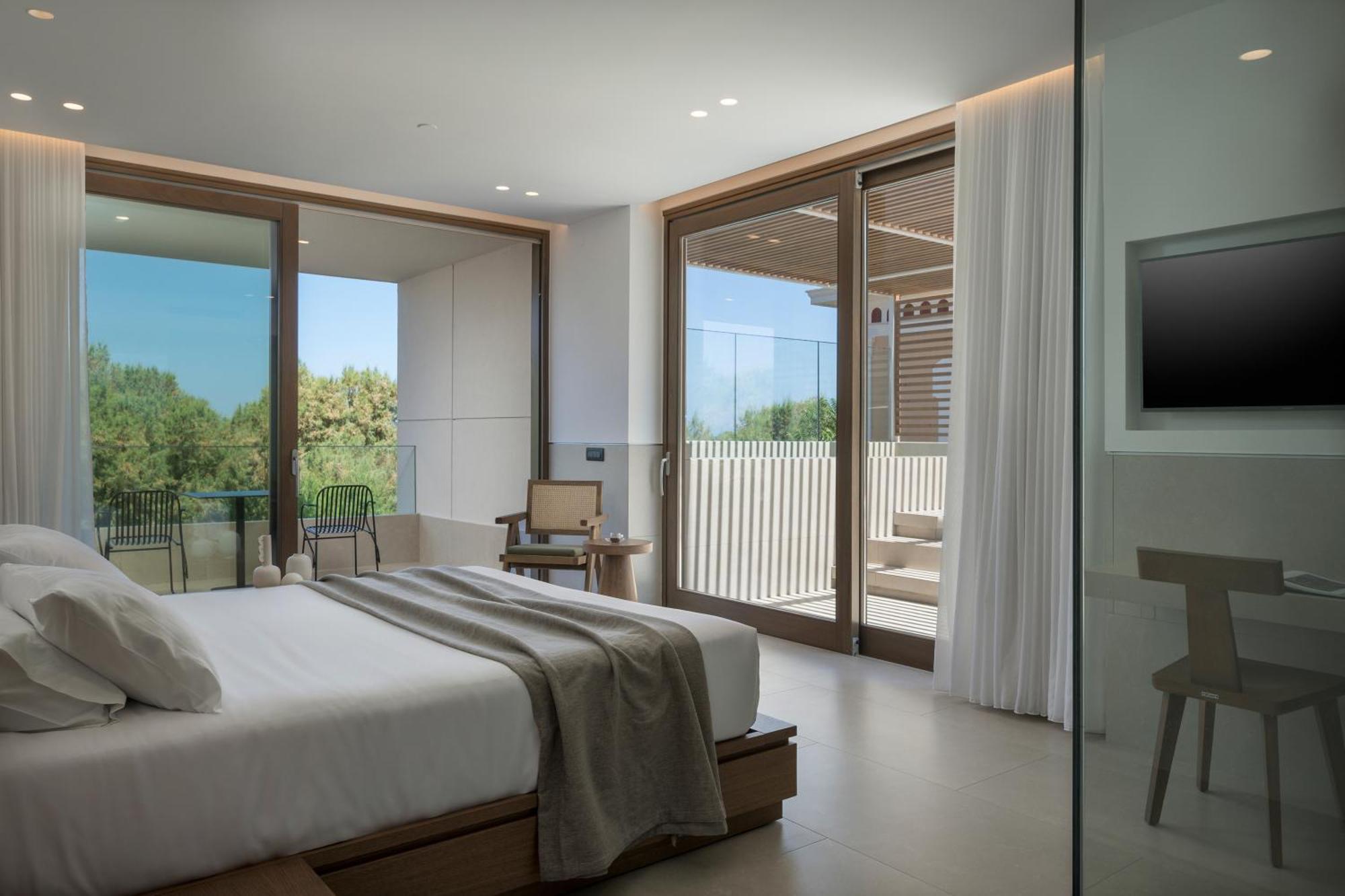 Deluxe Suite private swimming pool