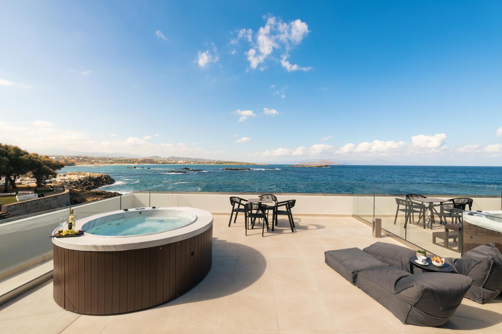 Superior Seafront Suite Outdoor Hot tub