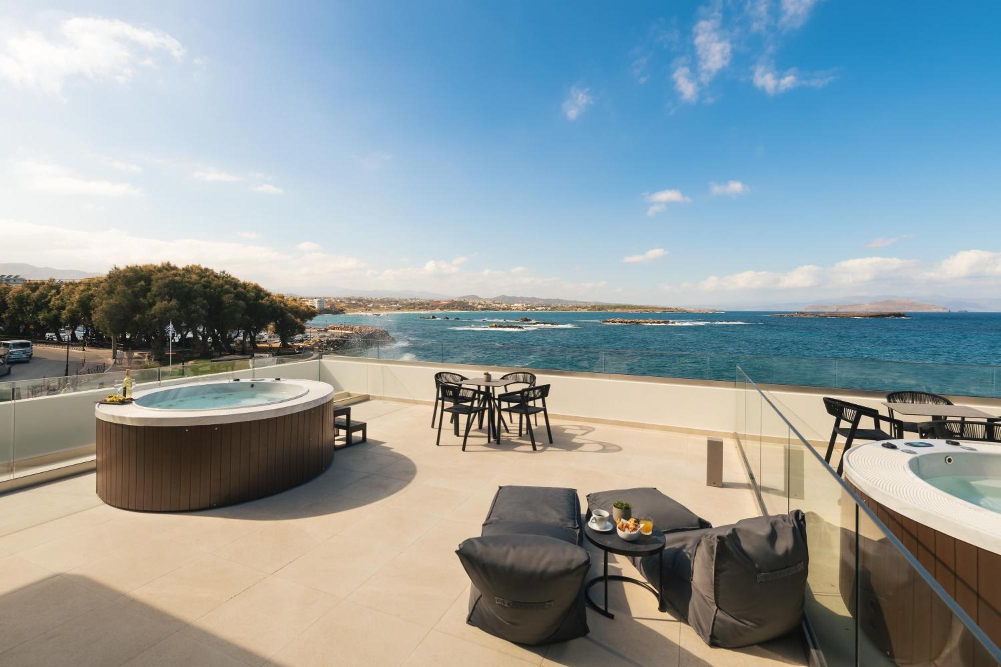 Superior Seafront Suite Outdoor Hot tub