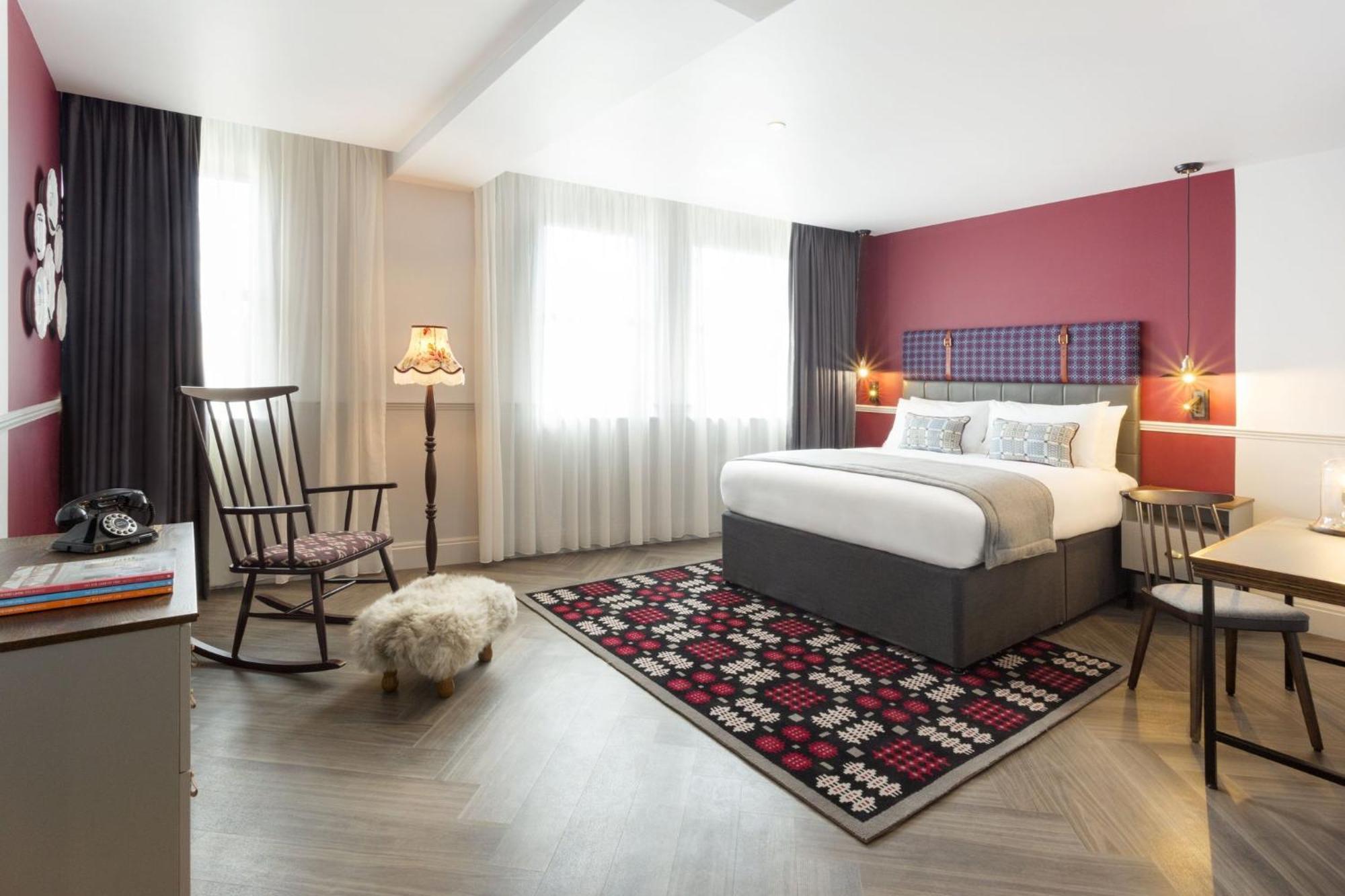Standard Queen Room Accessible
