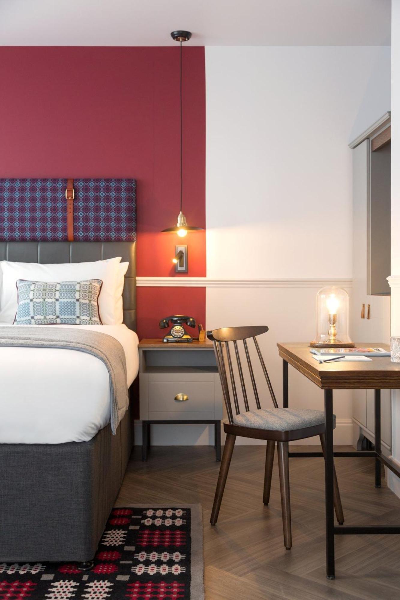 Standard Queen Room