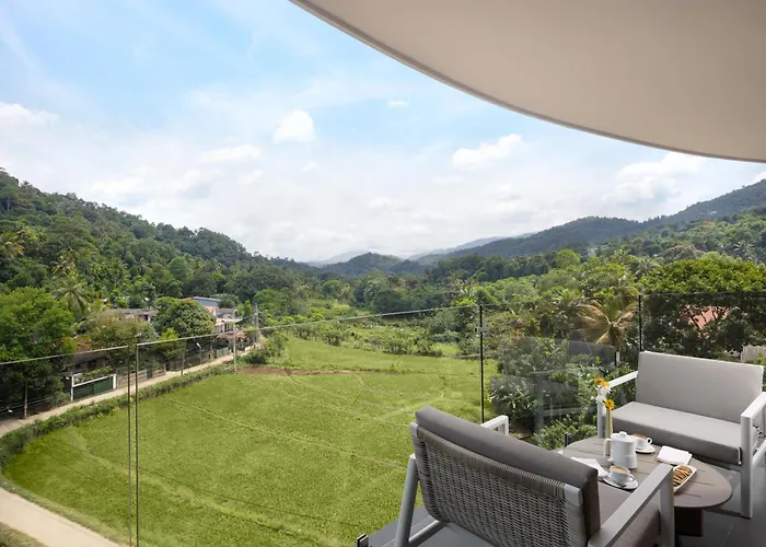 The Golden Crown Hotel Kandy